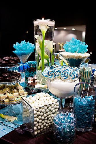 These cute and very convinient candy buffets at weddings are very In right